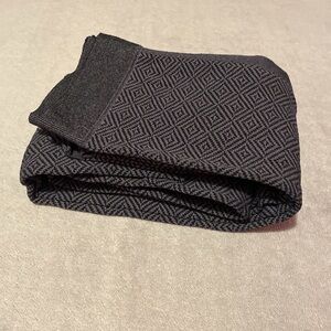 Diamond-Patterned Tighte